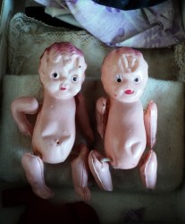 3'' 30S CELLULOID TWIN DOLLS BUNTING CLOTHES SUITCASE LOFT BOX